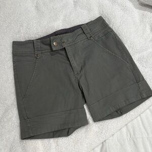 nau Women’s size 4 Organic cotton shorts with pockets